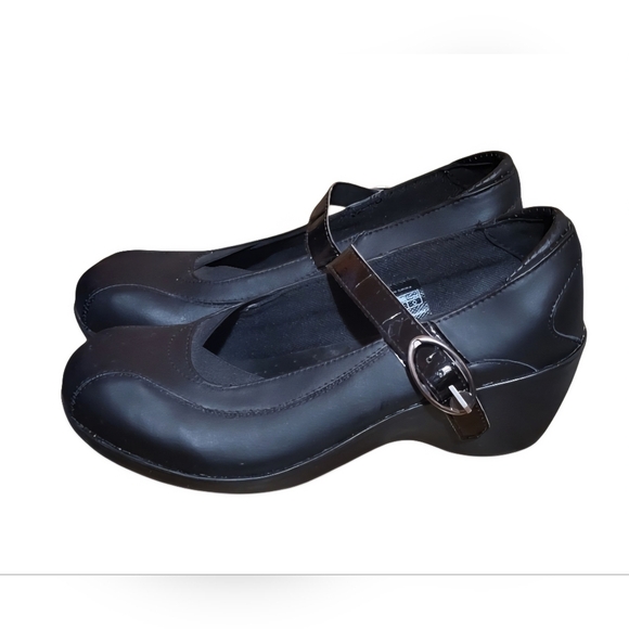 Crocs Black Mary Jane Wedge Shoes Size 8 - Picture 1 of 9